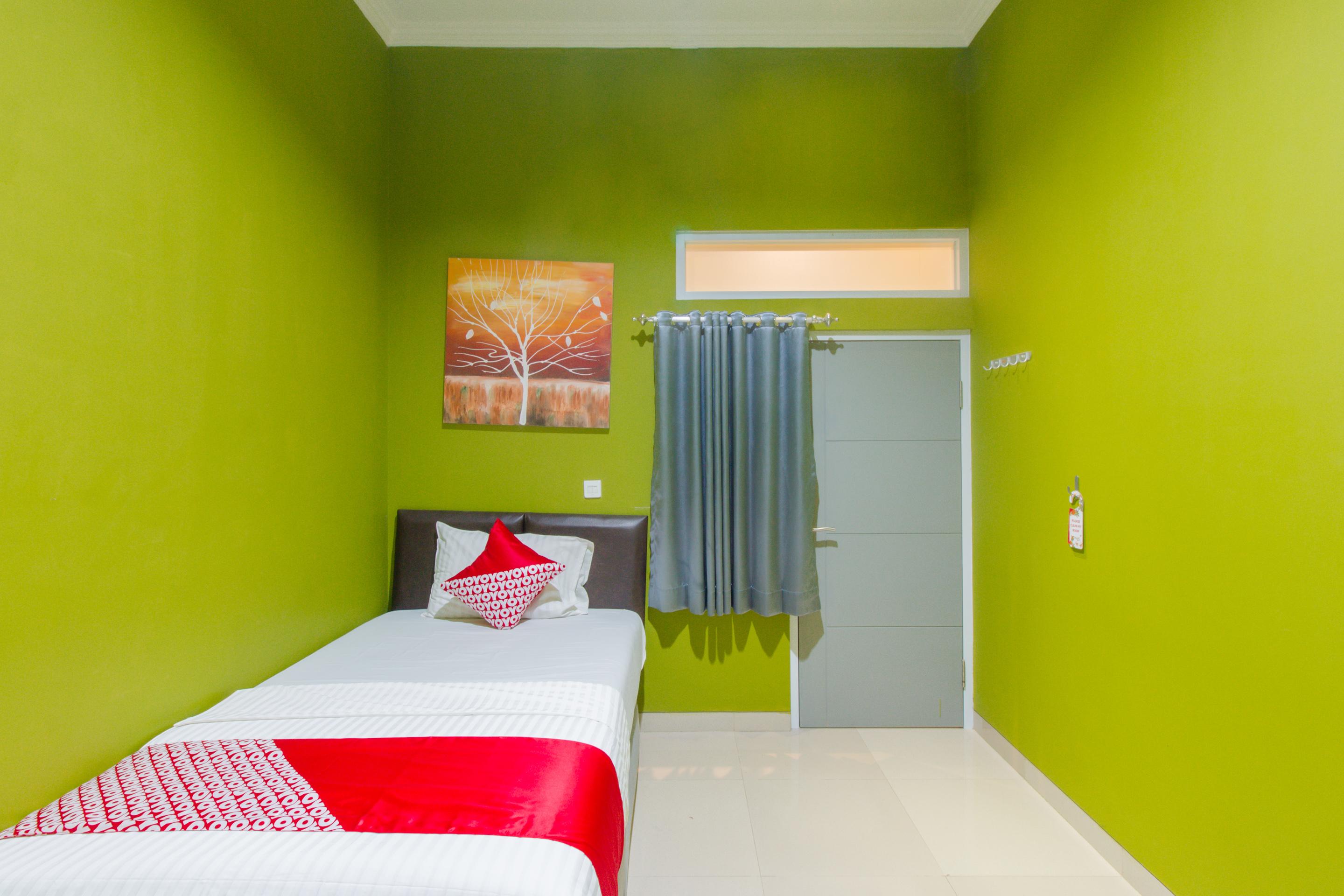 Oyo 871 Aira Costel Hotel Чианджур Екстериор снимка