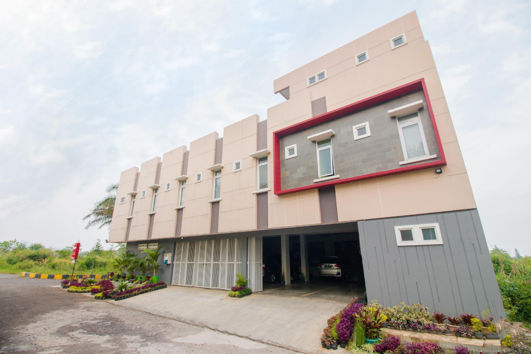 Oyo 871 Aira Costel Hotel Чианджур Екстериор снимка
