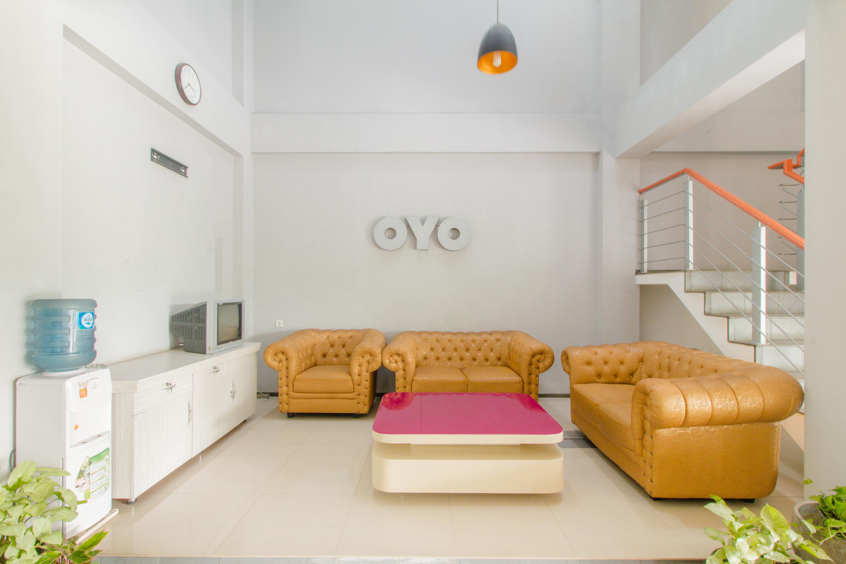 Oyo 871 Aira Costel Hotel Чианджур Екстериор снимка