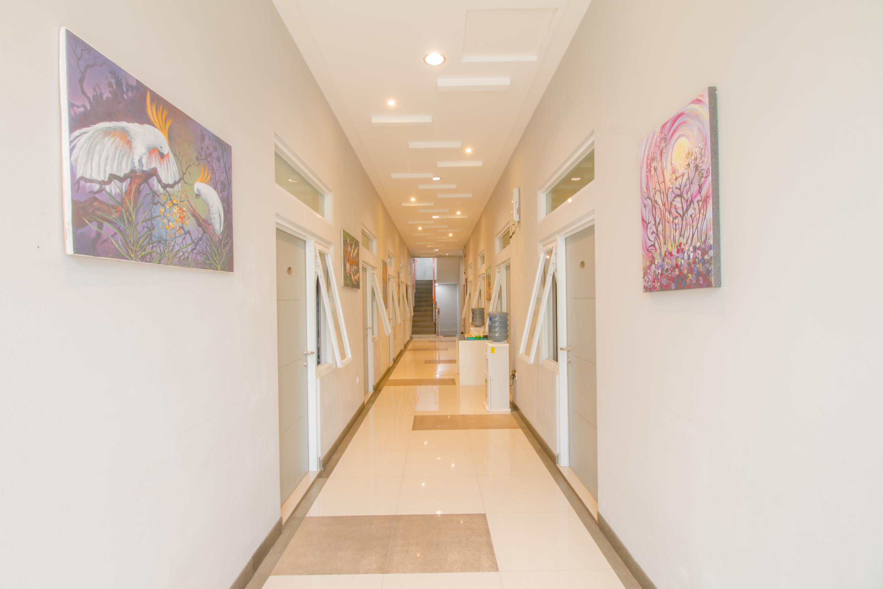 Oyo 871 Aira Costel Hotel Чианджур Екстериор снимка
