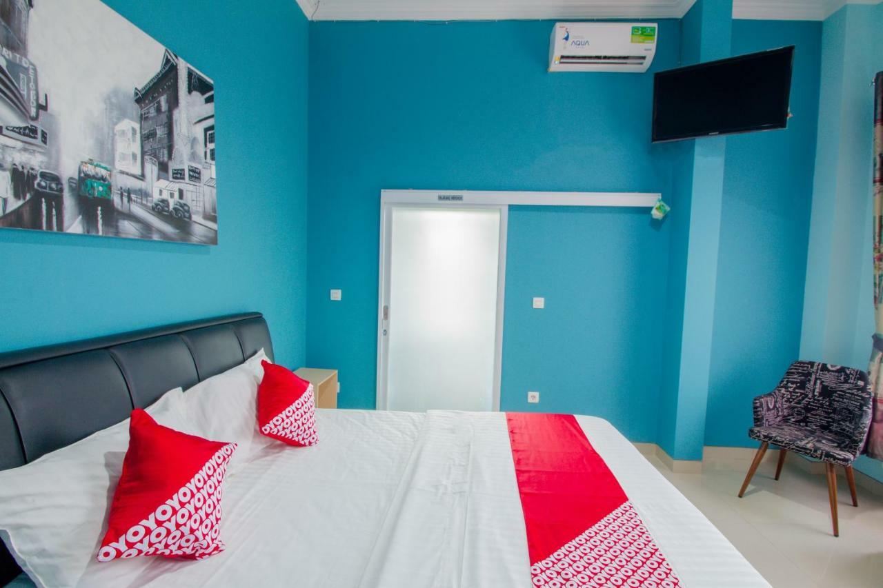 Oyo 871 Aira Costel Hotel Чианджур Екстериор снимка