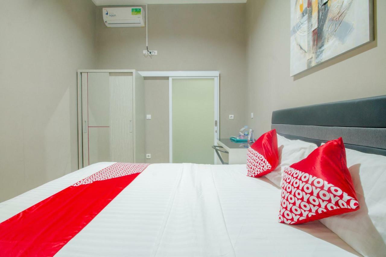 Oyo 871 Aira Costel Hotel Чианджур Екстериор снимка