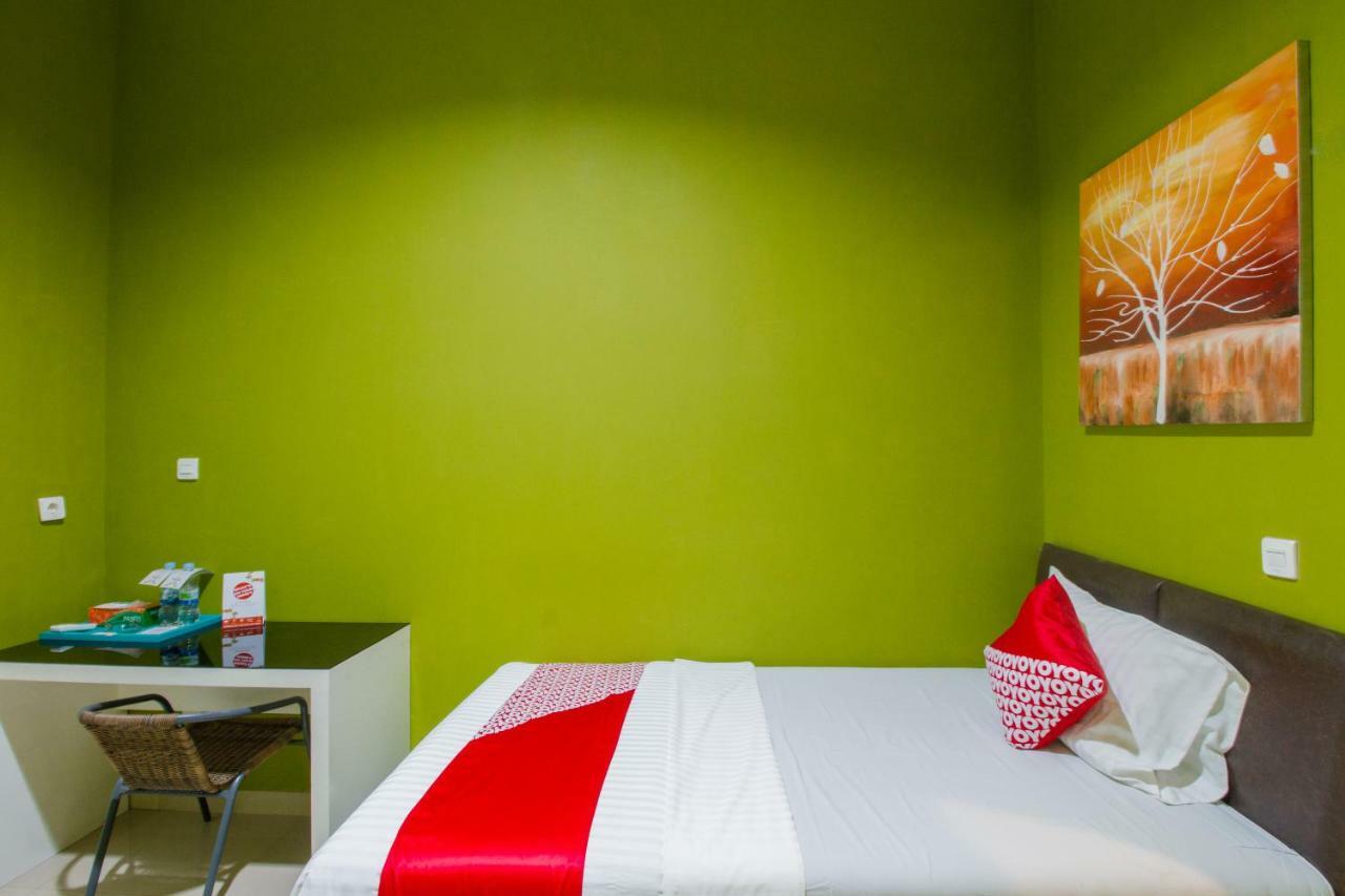 Oyo 871 Aira Costel Hotel Чианджур Екстериор снимка